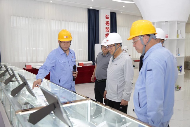 新安縣縣委常委、副縣長吳良到萬基控股集團調(diào)研