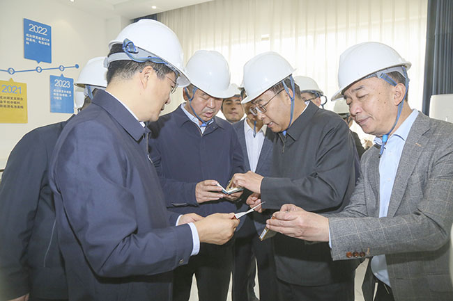 寧夏回族自治區(qū)黨委常委、副主席買彥州一行到萬基控股集團(tuán)調(diào)研