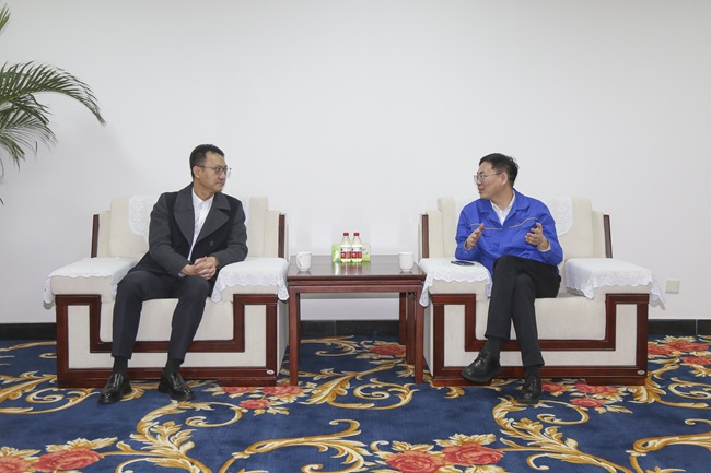 中國進出口銀行河南省分行黨委委員、副行長陳卓一行 到萬基控股集團調研